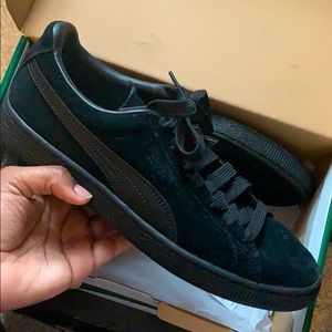 COPY - Suede classic black/black/black puma size 8 MENS